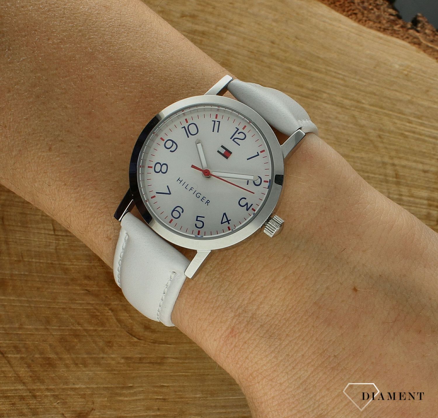 Zegarek dla dziewczynki Tommy Hilfiger Kids 1720022 komunijny pasek gratis 1720022-pasek gratis. Zegarek dziecięcy dla dziewczynki. Zegarek na I Komunie Świętą. Zegarek posiada pasek w niebieskim kolorze z logo. Idealny na prezent dl.jpg